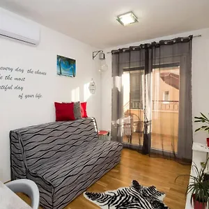 Luxury Viki Very Close To Beach Apartament Split